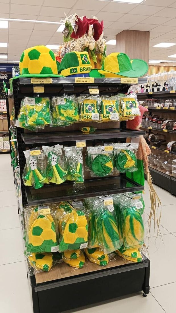 Display de produtos de Copa em loja