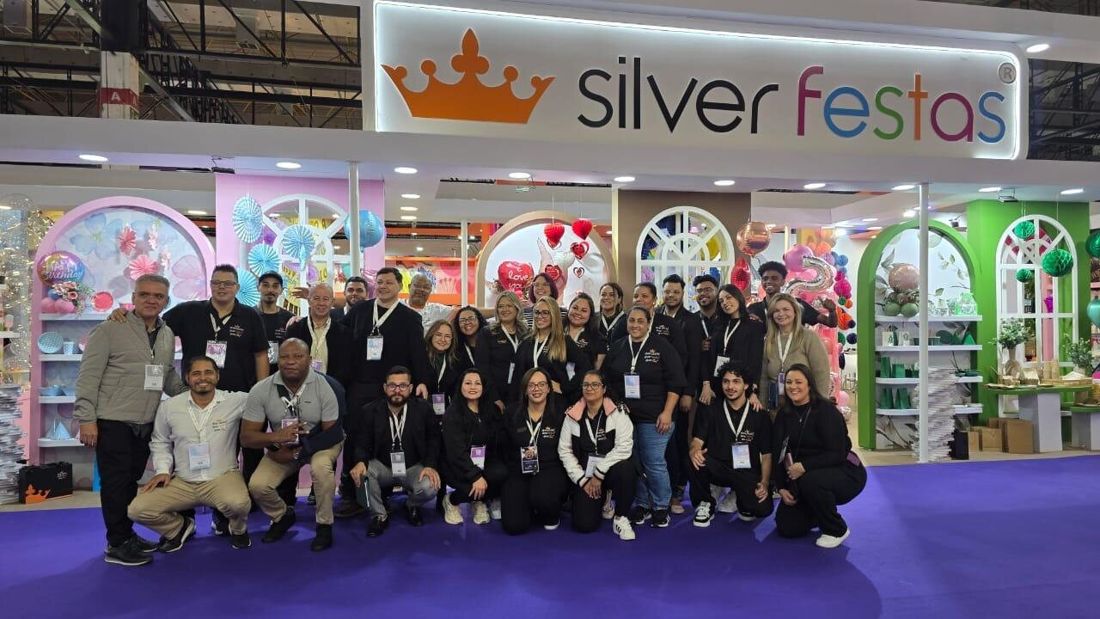 Equipe Silver no estande da feira