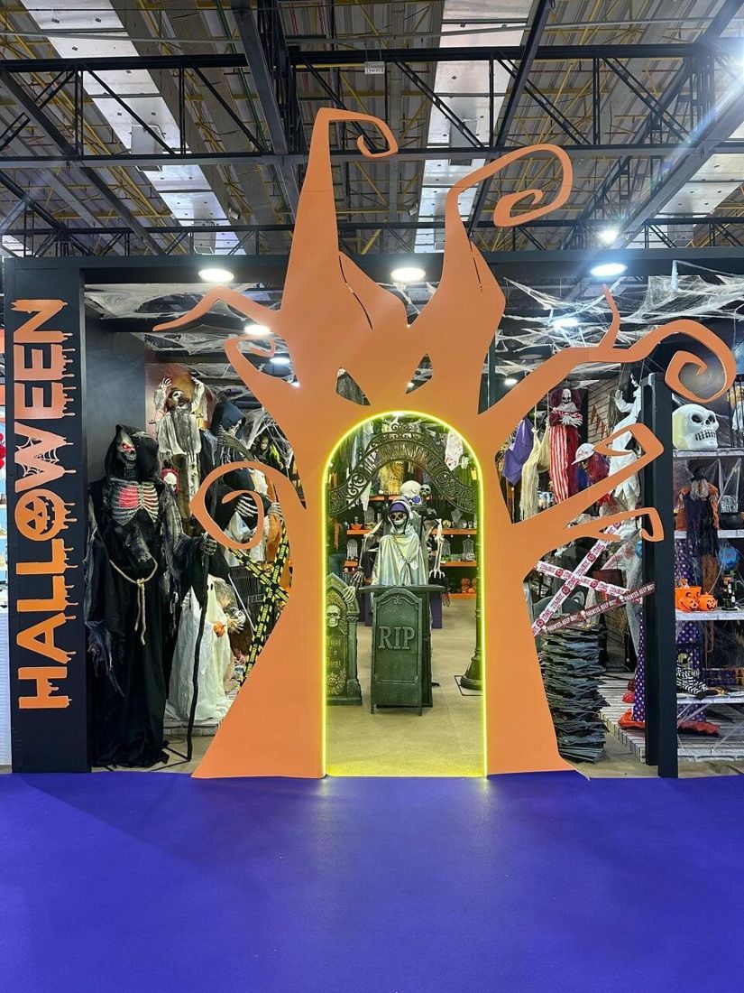 Portal de Halloween no estande da Silver