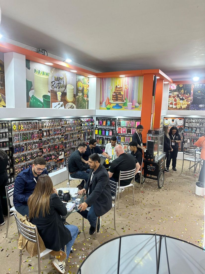 Atendimento a clientes no estande