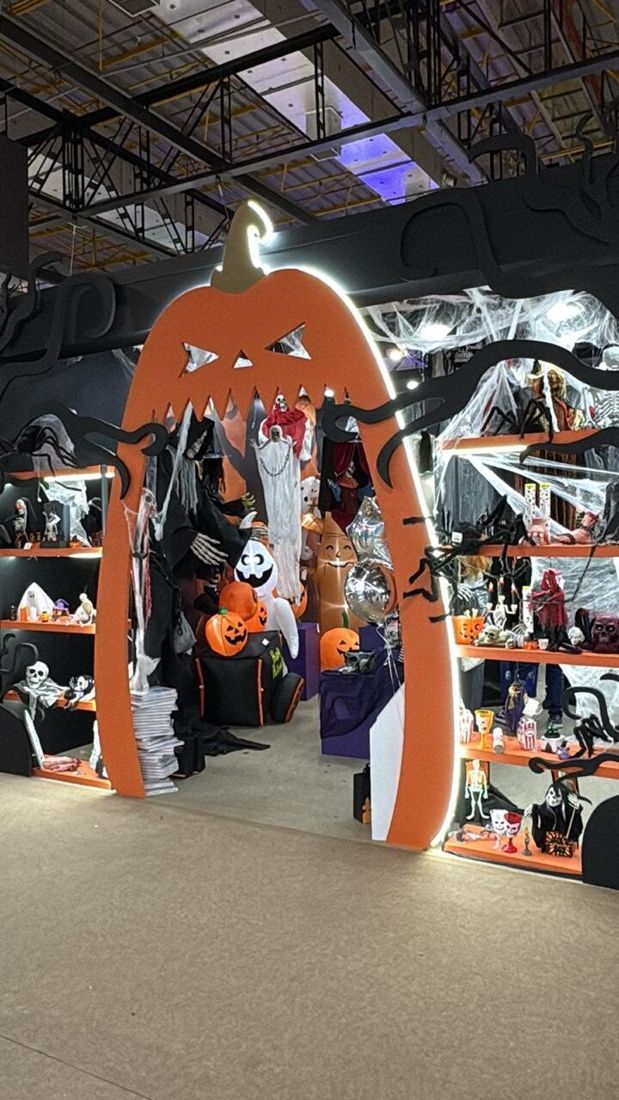 Cenário de Halloween na feira