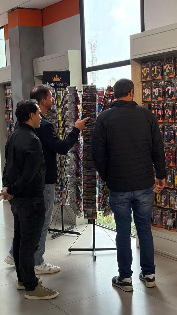 Atendimento a clientes no showroom