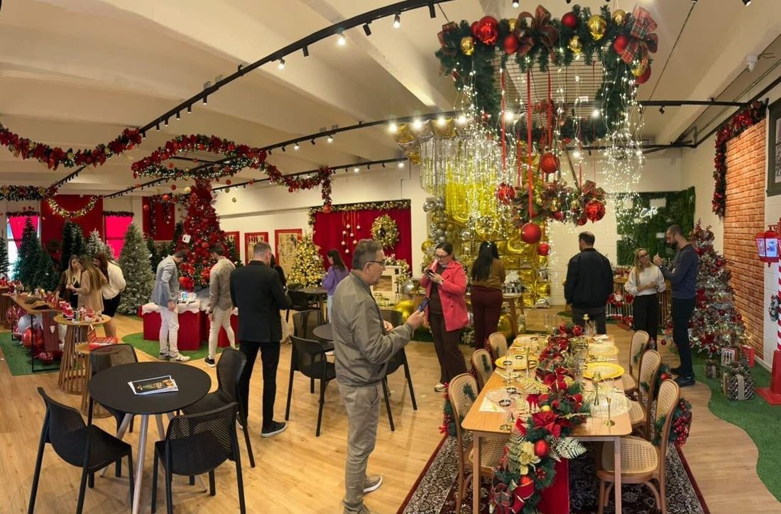Clientes no showroom de Natal